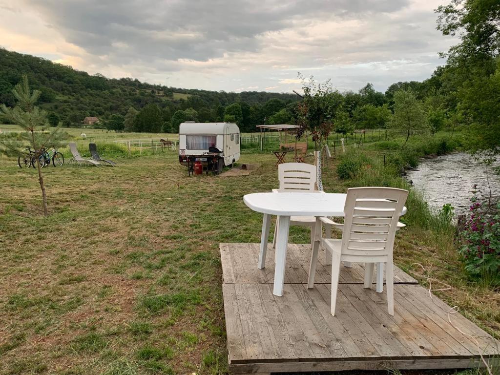 Ubytovani V Karavanu Bzany Exterior photo